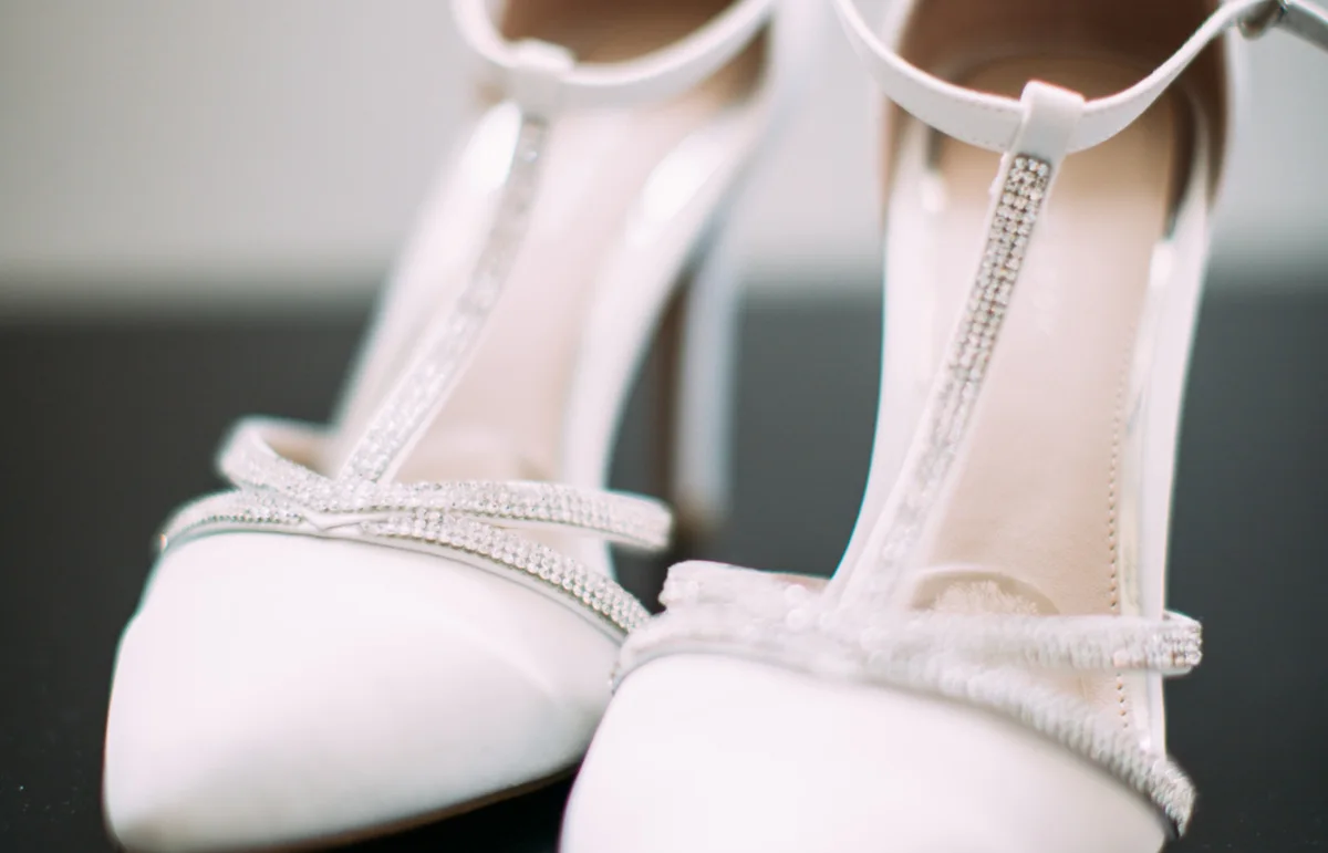 Brautschuhe beim Brautschuhklau auf einer russischen Hochzeit