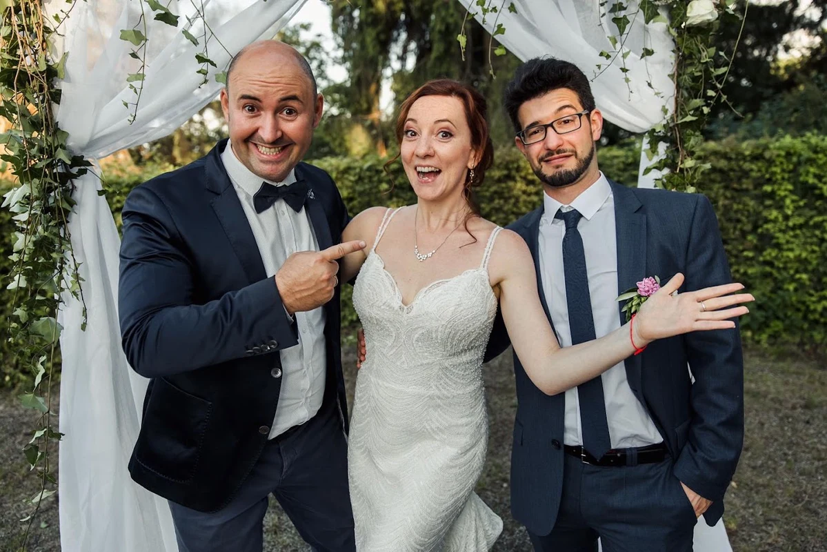 Tamada mit Brautpaar bei einer russischen Hochzeit